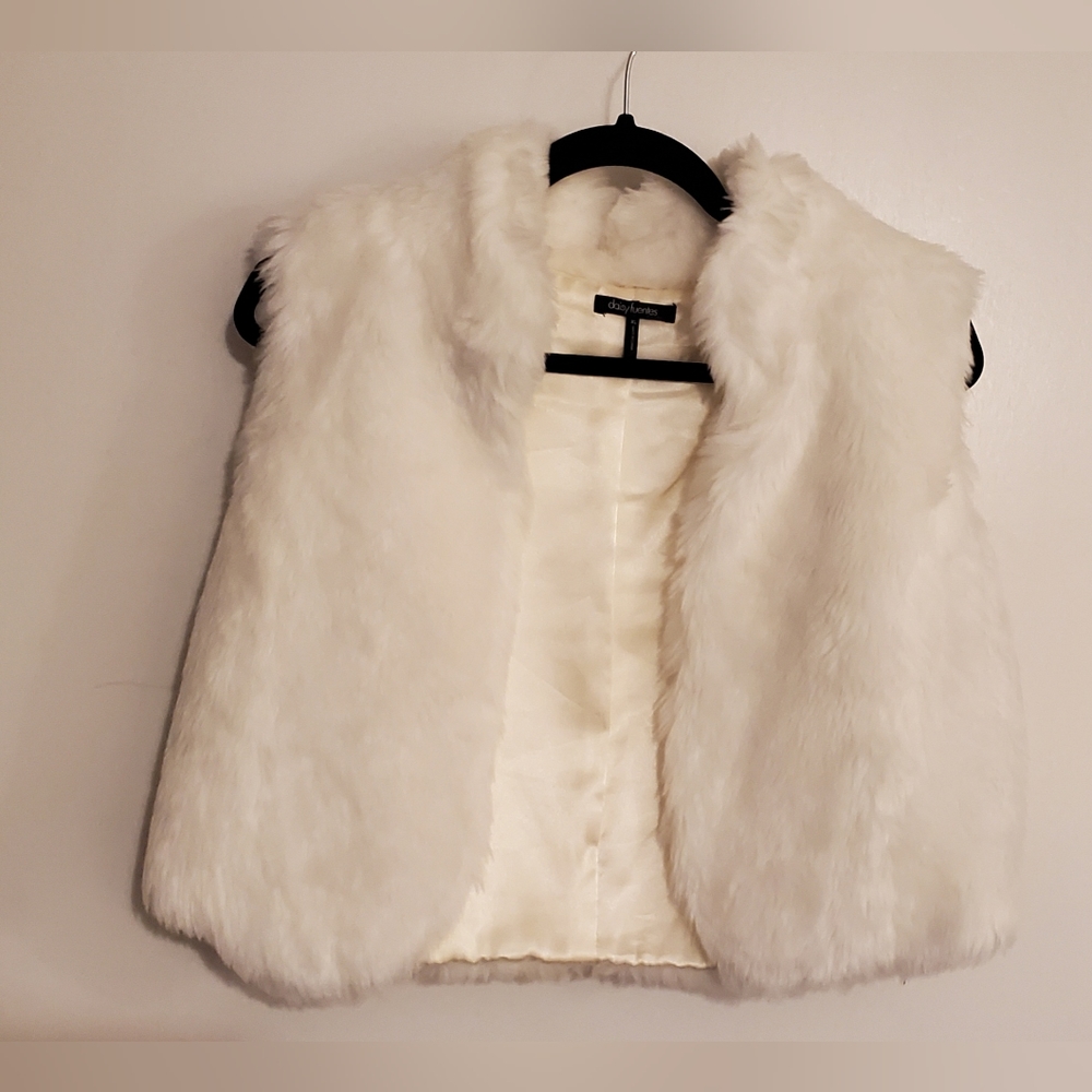 Daisy Fuentes Cream Faux Fur Womens Vest size XL.